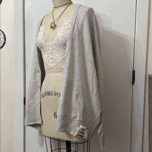 ✨✨✨👏Free People 👏✨✨Cardigan sweater ✨